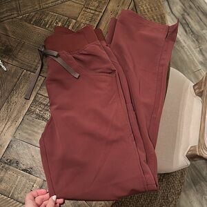 Figs high waisted Kade Cargo scrub pants in Dark Cherry size XS